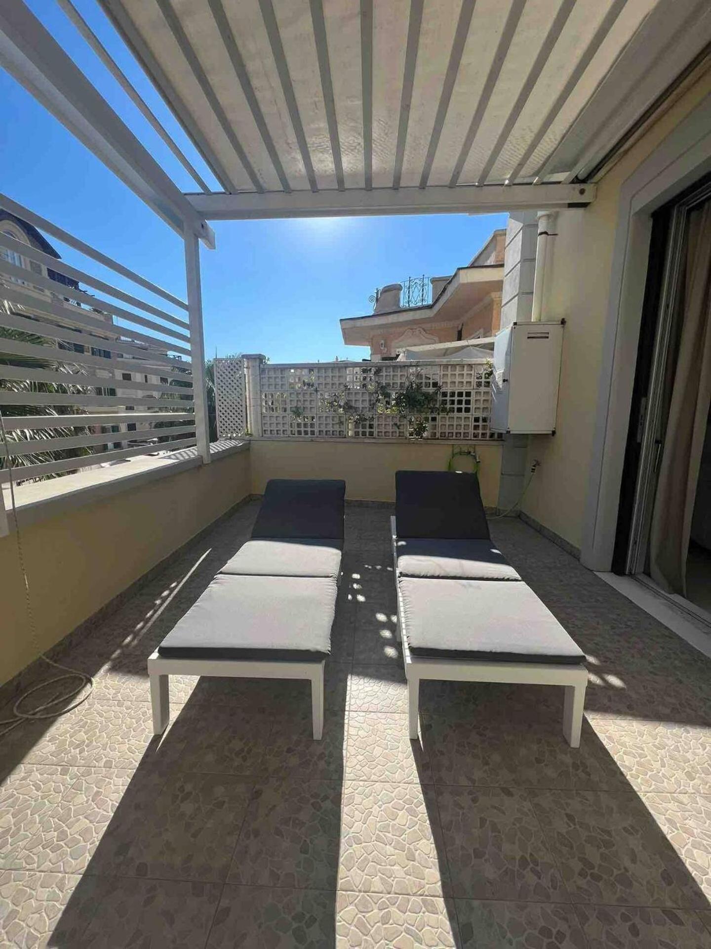 Rome, Beautiful Apartment In A Vintage Building Lido di Ostia Kültér fotó